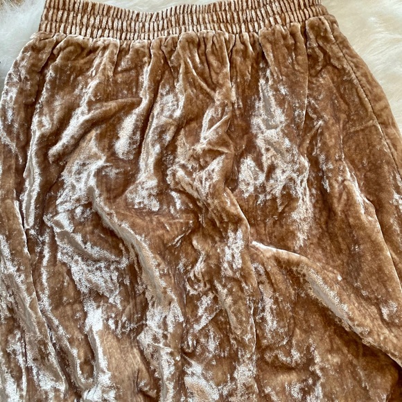 H&M Gold Crushed Velvet Midi Skirt - Picture 2 of 5